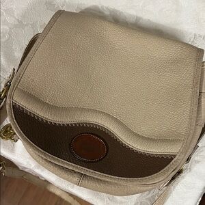 VTG Dooney & Burke Cream and Brown Leather Shoulder Bag